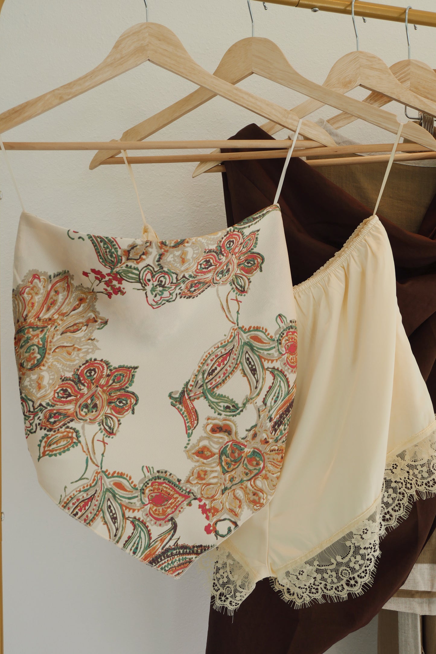 Positano Paisley Top- Vanilla